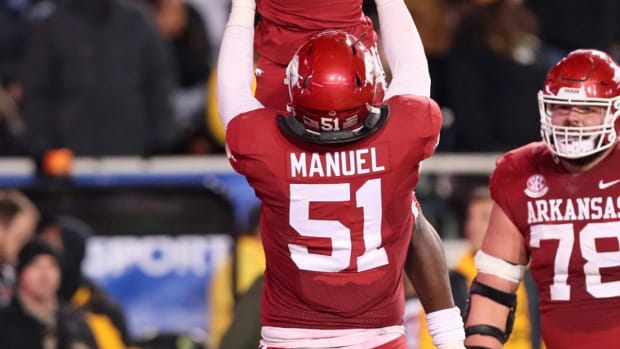 Arkansas offensive tackle transfer Devon Manuel
